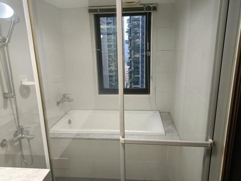 炘煜美居企業社 - 淋浴間拉門水垢清潔後