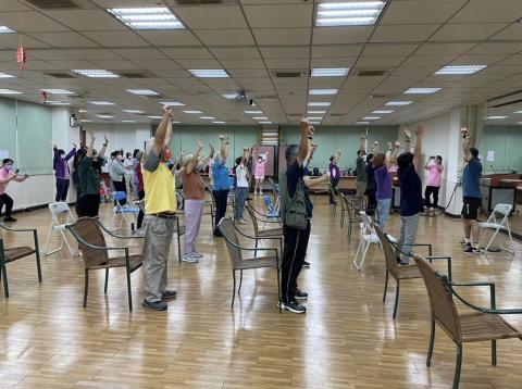 羅育騰_肌力體能_運動按摩 - 長庚科大銀髮族訓練課程