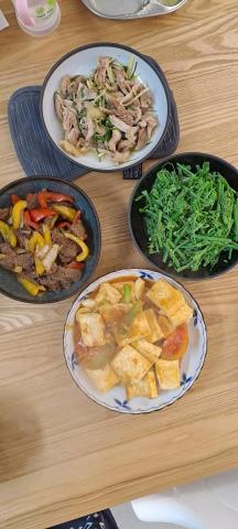 徐錫娟 - 蔥油雞，彩椒牛肉，炒龍鬚菜，番茄豆腐