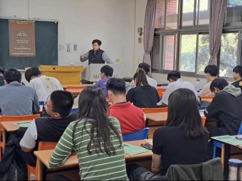 羅育騰_肌力體能_運動按摩 - 運動競技學系，業界講師授課過程