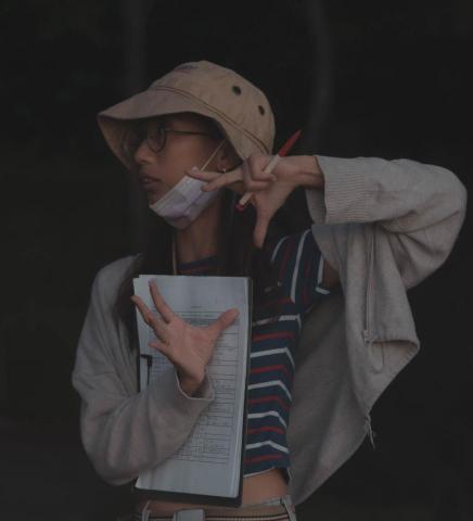 WHY影像工作室 - doris 拍片時討論畫面