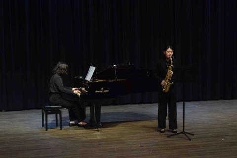 施雅薰 - 雨賢廳上台演出