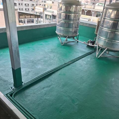 簡宗威 于杰鐵類工程 - 鳳山屋頂 搭建屋頂防熱防水鐵屋 屋頂四合一
側面牆單層清板
地板裂開部分拋開上矽酸質  防水面漆使用加纖維防水漆 足足上了四層 水管下方也墊高 排水防水一次做好 簡宗威 于杰鐵類工程 - 鳳山屋頂 搭建屋頂防熱防水鐵屋 屋頂四合一
側面牆單層清板
地板裂開部分拋開上矽酸質  防水面漆使用加纖維防水漆 足足上了四層 水管下方也墊高 排水防水一次做好