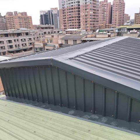 簡宗威 于杰鐵類工程 - 鳳山屋頂 搭建屋頂防熱防水鐵屋 屋頂四合一
側面牆單層清板 簡宗威 于杰鐵類工程 - 鳳山屋頂 搭建屋頂防熱防水鐵屋 屋頂四合一
側面牆單層清板
