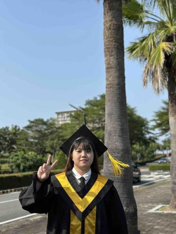 提供高雄衝浪教學服務的專家薛怡平