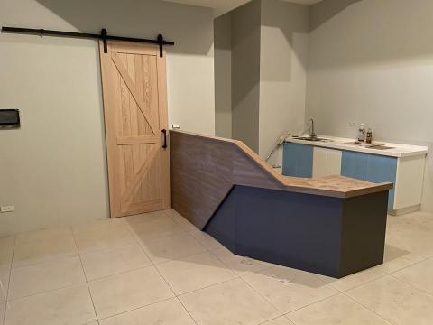 仲宥裝潢工程行 - 造型檯面、穀倉門