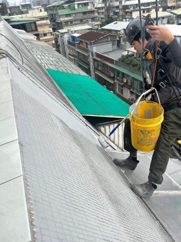 豪傑高空團隊工程行 - 防水漆塗刷