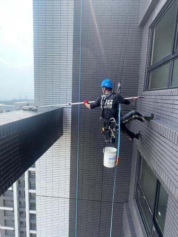 豪傑高空團隊工程行 - 大樓保養清洗