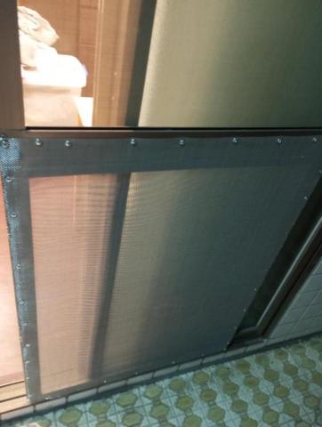 嘉澤滅鼠封堵防治工程 - 可愛的老鼠咬破紗網後溜進來,紗窗門經加裝整片鐵網防鼠。 嘉澤滅鼠封堵防治工程 - 可愛的老鼠咬破紗網後溜進來,紗窗門經加裝整片鐵網防鼠。