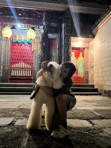 謝怡慧 - 大型犬照護