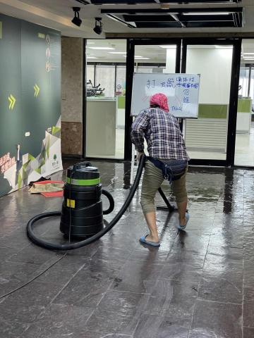 大清清潔、捷禹工程 - 地板清洗