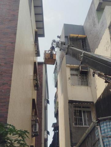 邑光防水隔熱工程 - 民宅外牆高空作業（吊車施工）