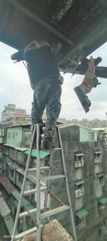 誠豐鐵件工程行 - 集水槽脫落拆除