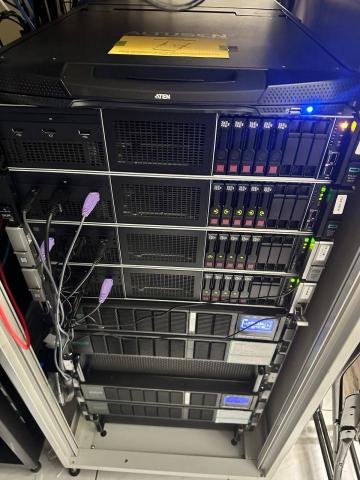 銧輝資訊有限公司 - 某基金會伺服器安裝後實照