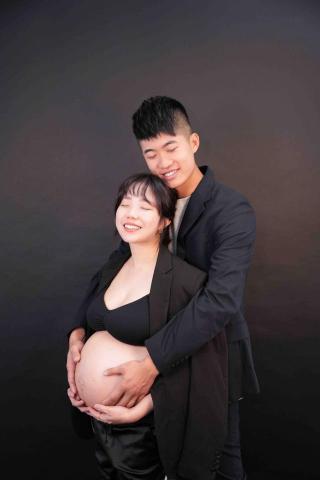 小李攝影工作室 - 孕婦寫真棚拍