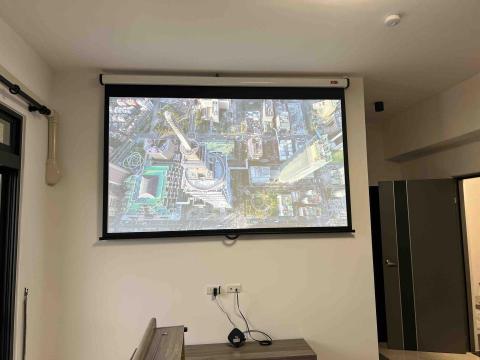 花蓮阿比水電 - 100吋手拉式布幕