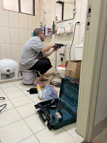 黃先生 - 修繕監工