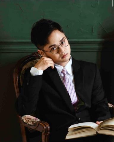 日本文學研究博士生李先生 - 本人