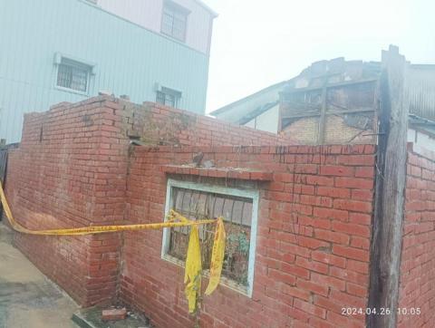 鄭苡淇 - 古厝細作拆卸檜木古物