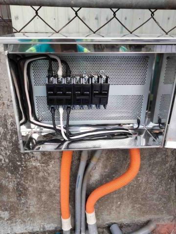 洺展工程行 - 新增無熔絲斷路器，新增箱體