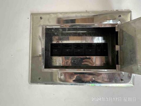 洺展工程行 - 箱體，無熔斯斷路器，打鑿。