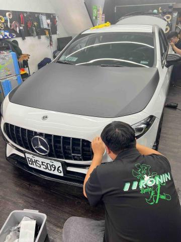 張皓鈞 - 消光黑改色引擎蓋 
透明保桿犀牛皮施工