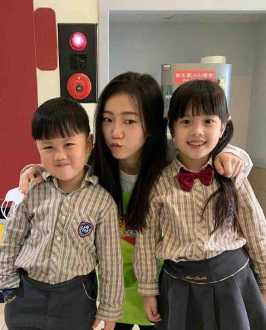 周采妮 - 在幼稚園打工時遇到的可愛小孩