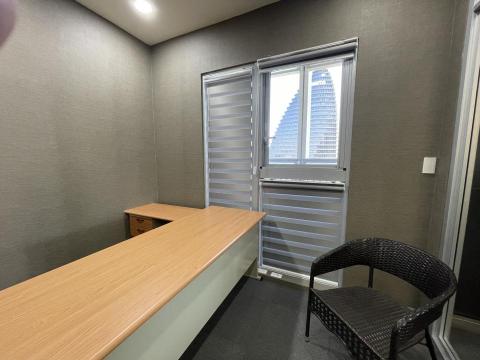 木地板 窗簾 壁紙（信賴窗飾-當肯） - 商業大樓完工照
施作項目：壁紙、地毯、窗簾。