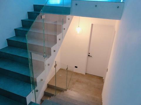 三常玻璃工程行 - 玻璃扶手安裝 三常玻璃工程行 - 玻璃扶手安裝