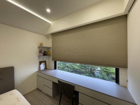 木地板 窗簾 壁紙（信賴窗飾-當肯） - 社區大樓住家
施工項目：窗簾（蜂巢簾）