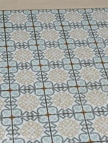 銘翰:陳師傅銘翰宅修小師傅*泥作師傅*磁磚師傅*輕隔間師傅* - 磁磚修補