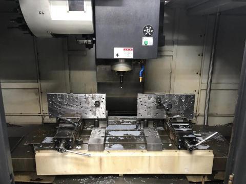 鉅東鋼模cnc零件加工游嘉榮 - 700mm*1300mm大平台硬軌CNC