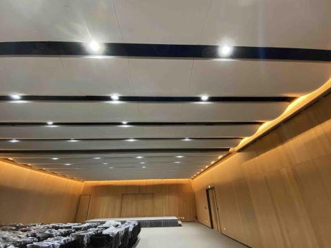 莫莫裝修工作室 - 辦公空間-500人以上會議空間