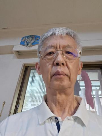 胡克駿 - 我是胡克駿目前退休在清潔公司認識，休假期間接案