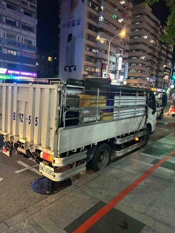 洪偉清 - 4/30櫃位搬運；台北信義<台北南港