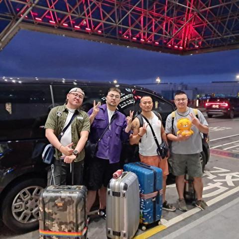 樂悠遊機場接送＆包車服務 - 開心的機場接送
4位陽光大男孩
一路聊得很愉快