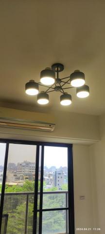 黃友南 - 安裝吊燈