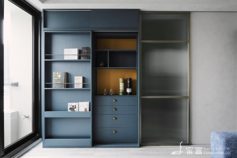 寀富室內裝修工程股份有限公司 - 空間變化術，另類書報展示櫃—新加坡式建築（隱藏電梯入口）