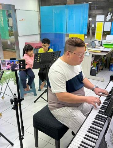 專業電子琴與流行歌唱教學-阿均老師 - 