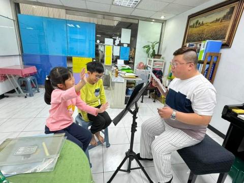 專業電子琴與流行歌唱教學-阿均老師 - 