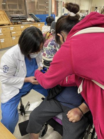 王小姐 - 陪同患者復健