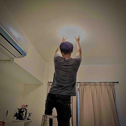 燕青 - 電燈更換