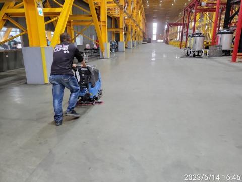 二哥 - 工廠地板洗地作業