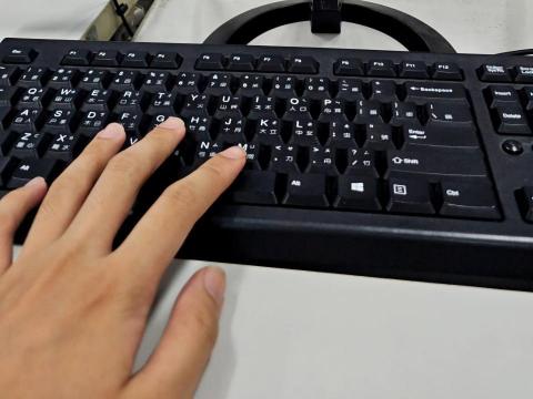 林育民 - 撰寫報告時拍攝