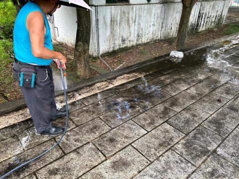 二哥 - 戶外青苔高壓水槍清潔