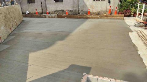 許威地坪粉光 - 掃粗(拉毛)完成面