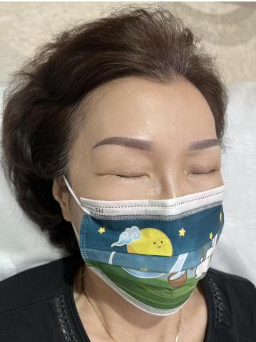 亮麗時尚美學 - 粉霧眉
漂亮的眉毛 就是一則廣告
客人幫我帶來許多新客
好的技術 都在說話 
做爲紋繡技術者 就把自己的本份做好
我有時間 不間斷的練習⋯
客人都在問 你已經是老師級的，還在練習呀？
我回：練習是必需 練習是精進自己最好的方法 不斷的練習 技術會更佳熟練 更佳精準～～?