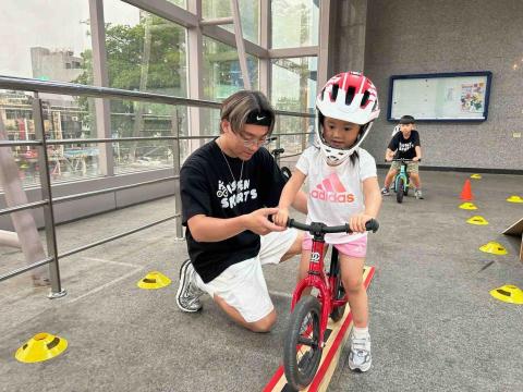 🔍酷昇幼兒運動教學。謝旻諺(小明教練) - 中壢滑步車課程 🔍酷昇幼兒運動教學。謝旻諺(小明教練) - 中壢滑步車課程