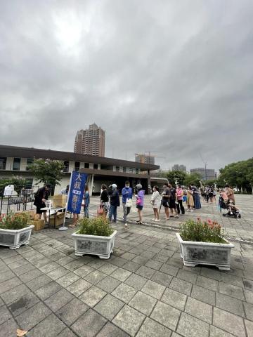 豐哥Rex - 桃園文中特區排隊取餐人潮