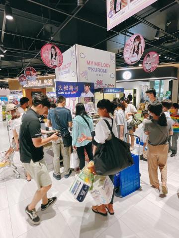 豐哥Rex - 青埔A19環球百貨排隊人潮